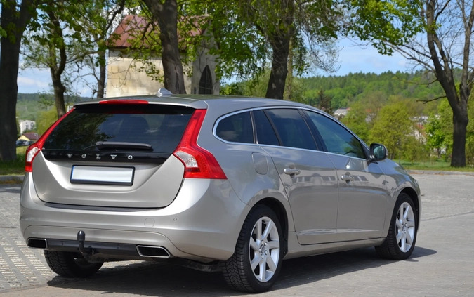 Volvo V60 cena 45000 przebieg: 257000, rok produkcji 2015 z Pińczów małe 154